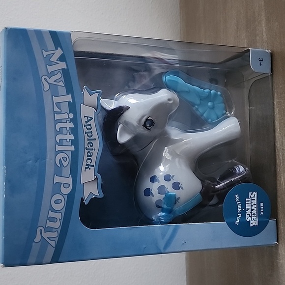 My Little Pony X Stranger Things UPSIDE DOWN Applejack RETRO Pony HTF NIB - Picture 1 of 5